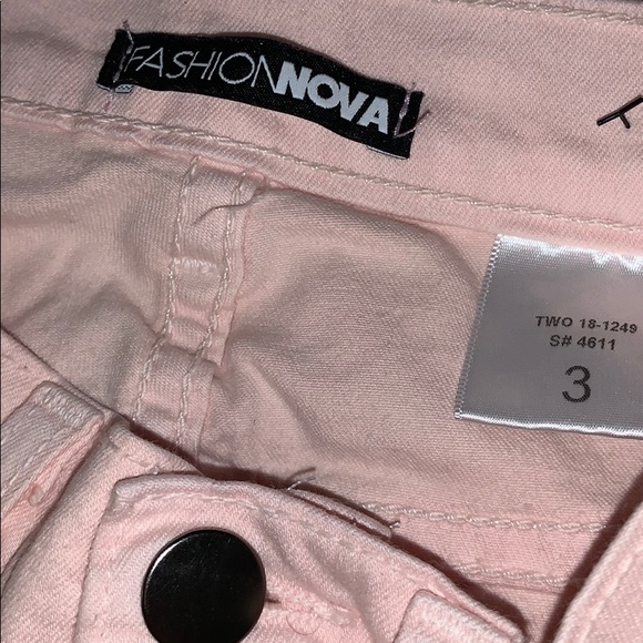 Brand new, never worn, fashion nova jeans - Picture 5 of 6